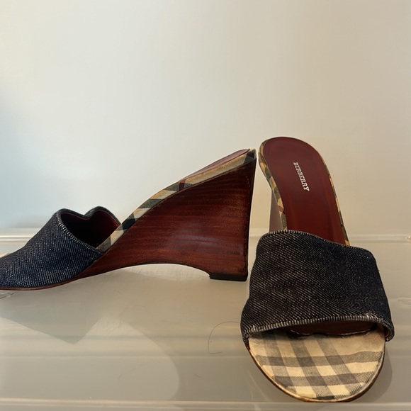 Vintage Burberry and heels - Picture 2 of 4